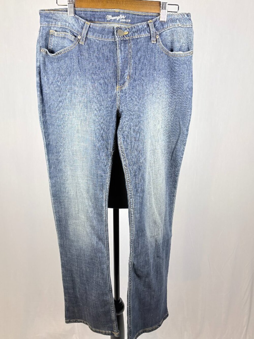 Wrangler | Boot Cut Jeans | Womens 32 | Medium Wash Denim